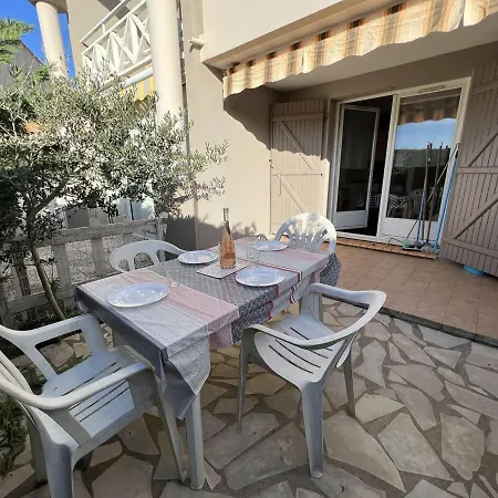 Apartment Economique Avec Piscine, Terrasse Et Parking A Valras-plage, A 500m De La - Fr-1-701-56 *