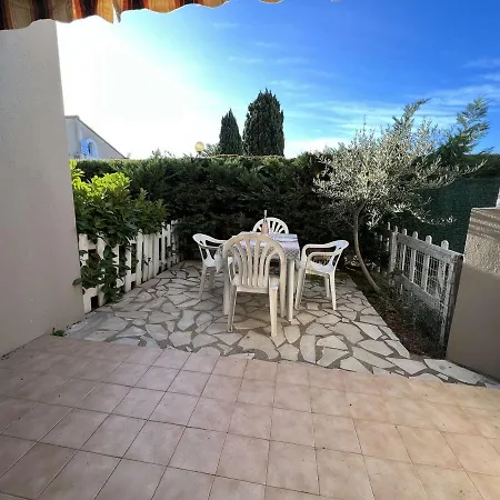 Avec Piscine Et Parking A 500m De La - Fr-1-701-56 *